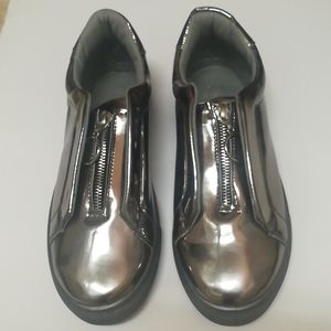 🎉10 for $10🎉NWOT Qupid metallic sneakers